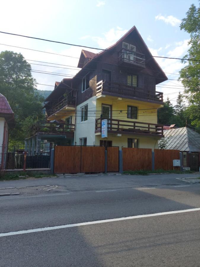 Pensiune Casa Barcaru Азуга Экстерьер фото